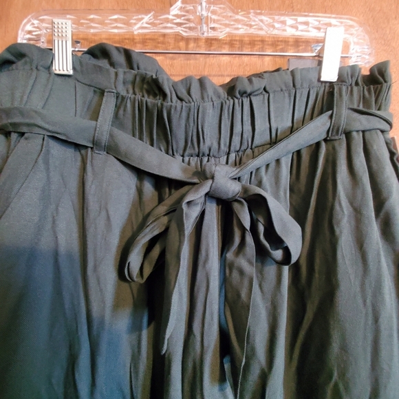 Maurices High Waist Paperbag Green Pants. Sz 14W Reg. Ankle. NWT - Picture 2 of 6